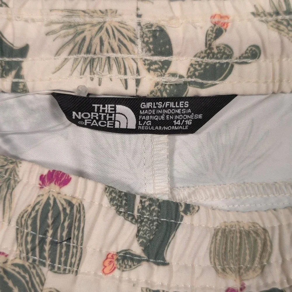 NWT‎ THE NORTH FACE Shorts LARGE 14/16 Youth Girls Water Ripple Cactus Print